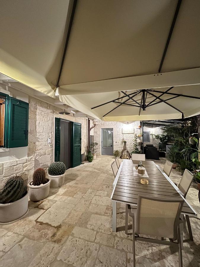 Апартаменты Trulli Occhi Di Pietra Альберобелло Экстерьер фото